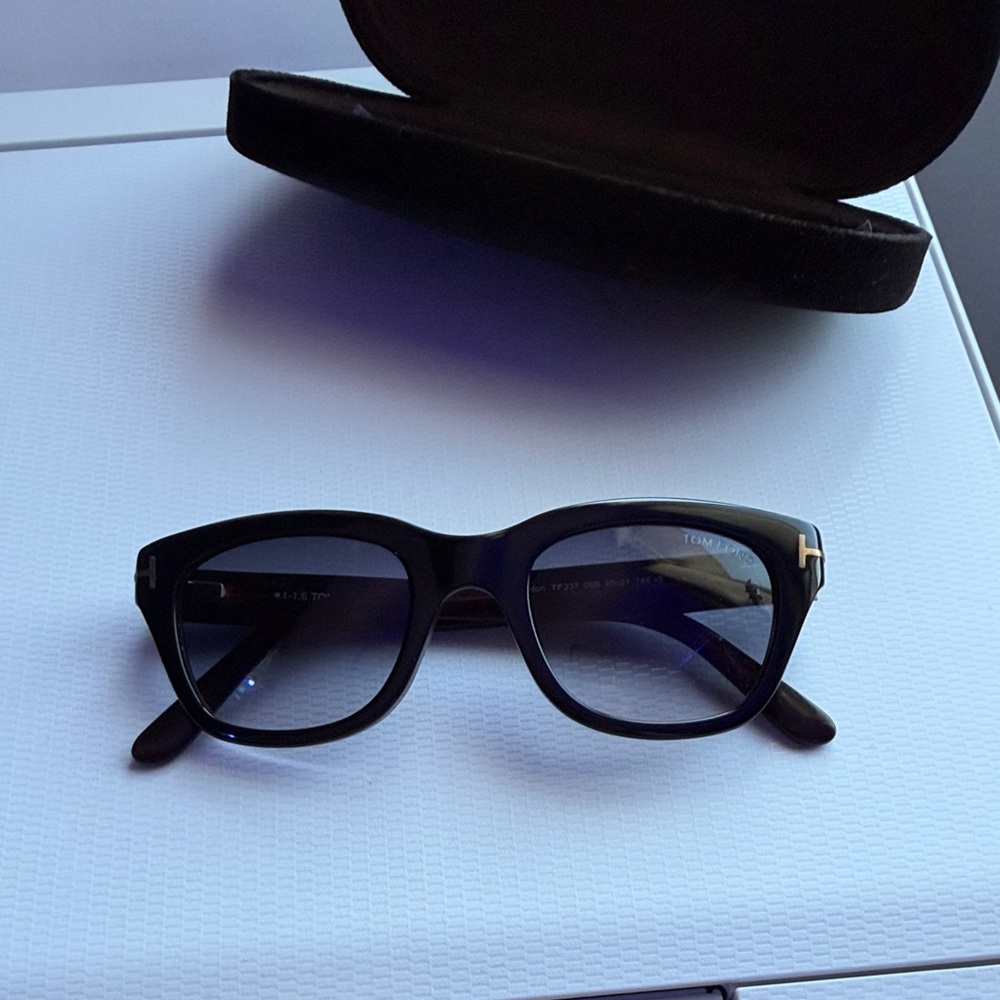 Tom Ford Dark Frame Eyewear (Snowdon) TF237